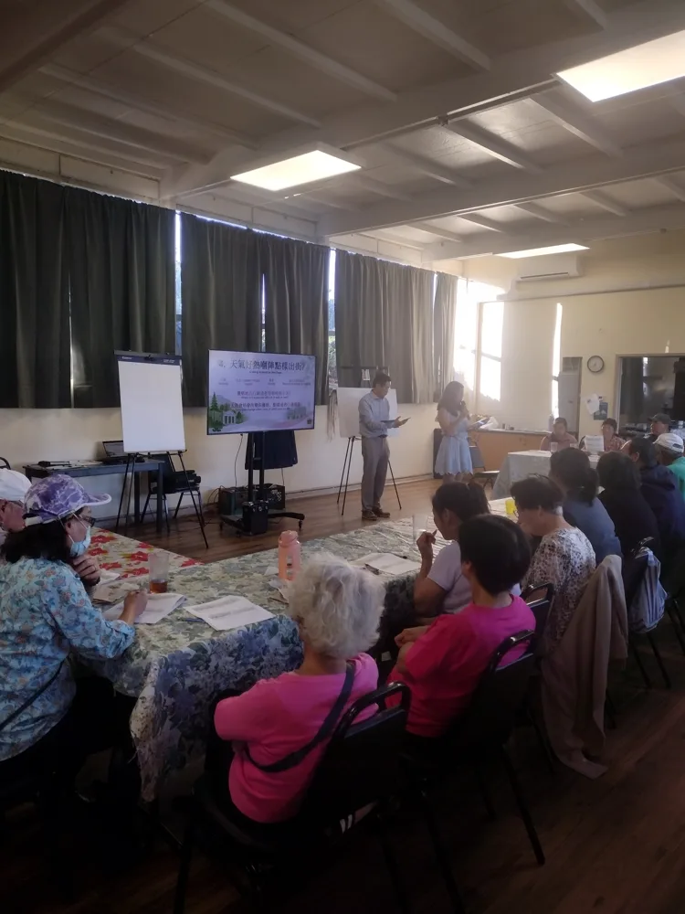 A view of the listening session. Photographs document the gathering; they do not establish who made a particular comment.